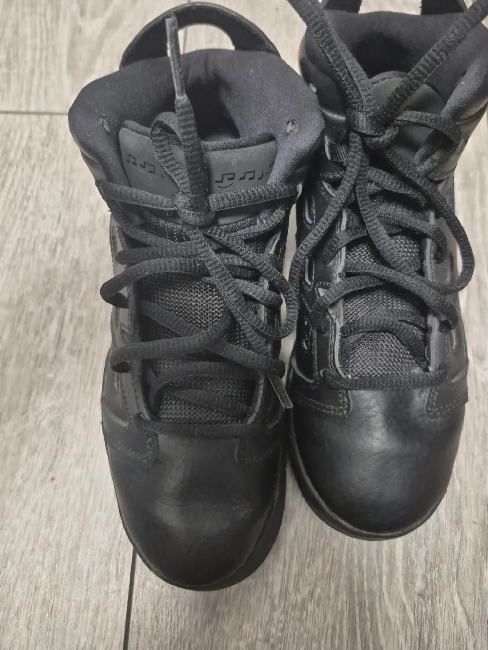 Nike Youth Size 1Y Air Jordan High Top Black Basketball Sneakers CQ9489-001. EUC - Picture 7 of 8